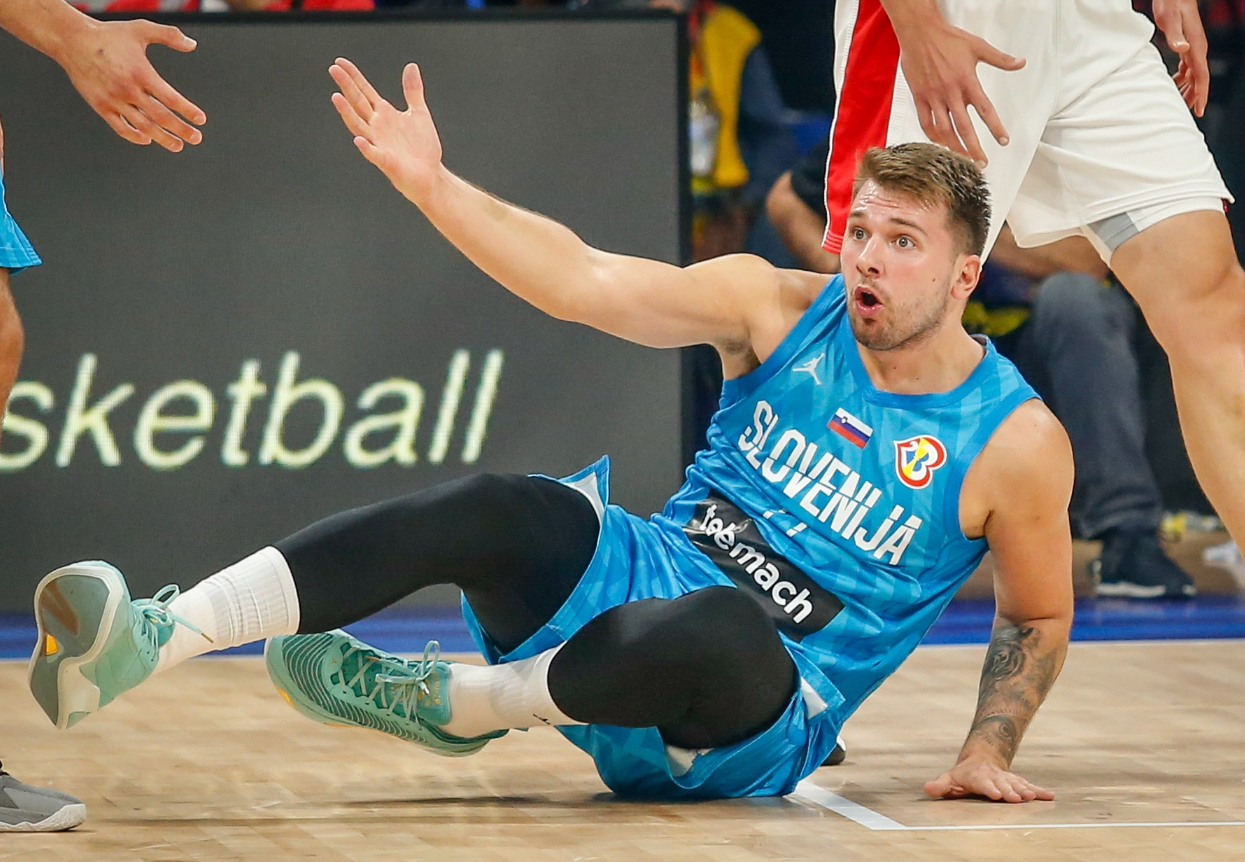 空砍34分,空砍39分,越打越憋屈!湖人或许选错了詹姆斯接班人